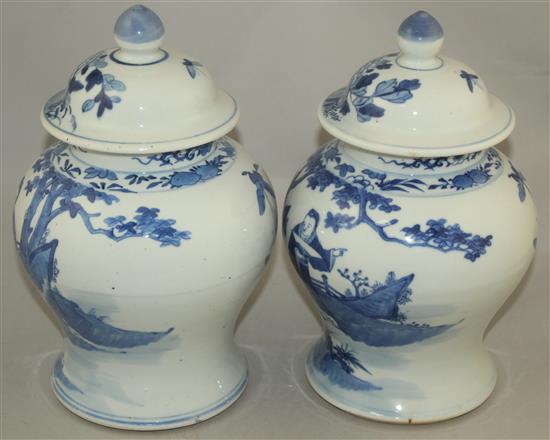 A pair of Chinese blue and white jars and covers, late 19th century, 28cm